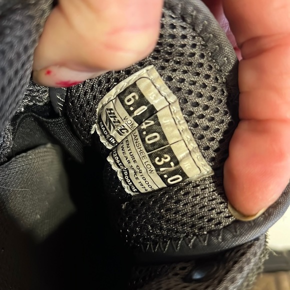 Women’s Hi-Tec Banshee shoe  size 6 - Picture 4 of 7